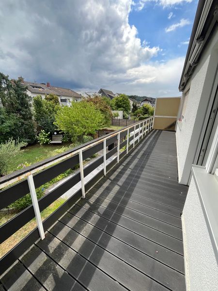 Frisch renovierte 3-Zimmer-Wohnung mit großem Sonnenbalkon & Stellplatz